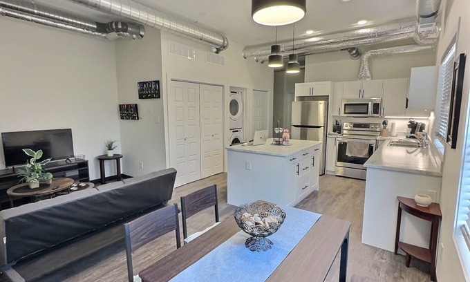 Brandon Apartamento | Summer Suite - Pet Friendly - Duke's Place
