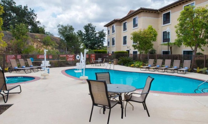 Thousand Oaks Casa | Summer Travel Getaway! 3 Units w/ Full Kitchens, Work Space, Fitness Center