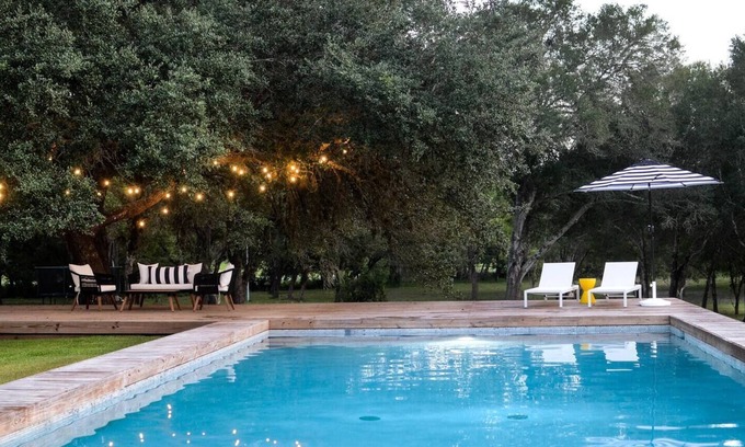 Fayetteville Casa | Summer Trip Bliss for 10 in Luxury Style & Comfort | Rancho Olivios