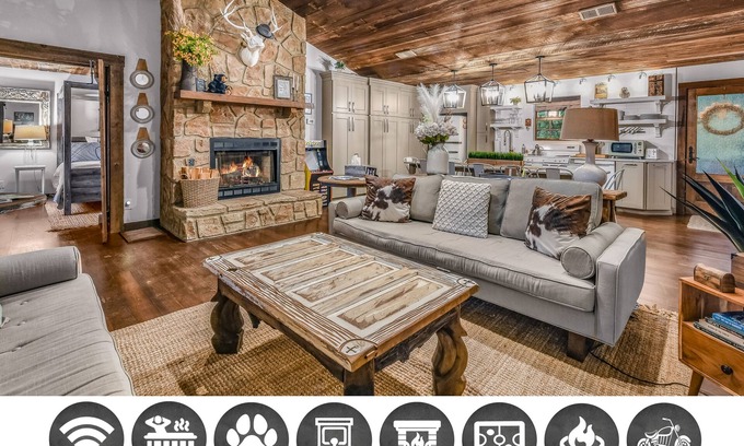 Wears Valley Cabina | Summer Wind: Pet Friendly, Free Attraction Tickets, Hot Tub