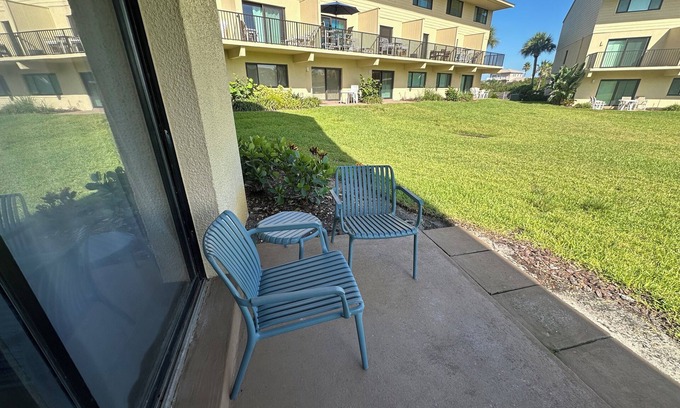 Crescent Beach Condominio | Summerhouse Oceanview 2 Bedroom 2 Bath Flatt 142!