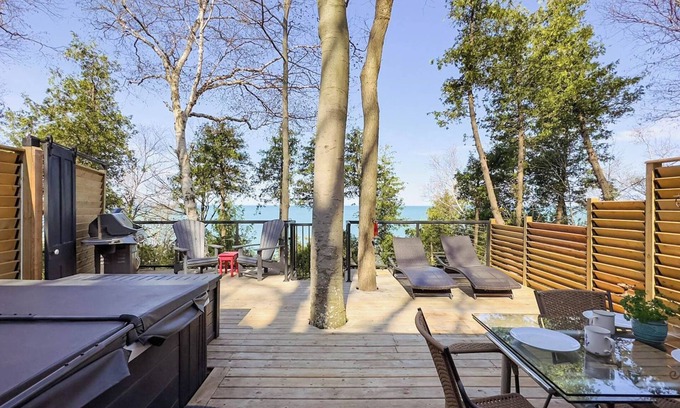 Central Huron Cabaña | Summerset Cottage, Lakeview Hot Tub - Private Lake Access