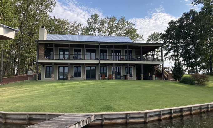 Pleasure Point Casa | Summertime at the beautiful Lake Martin. Alabama's premier lake retreat.