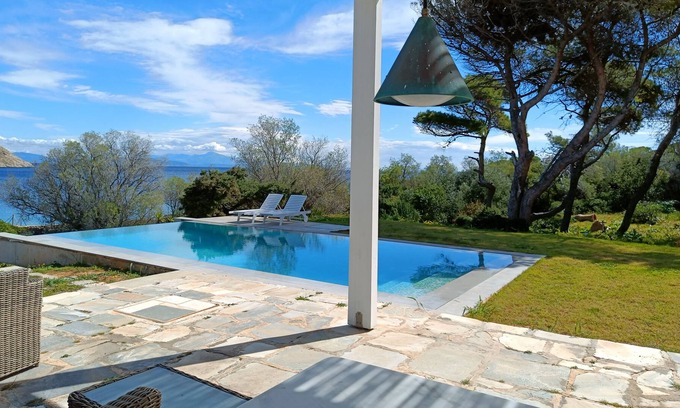 Ormos Agiou Ioannou Casa | Casa familiar junto al mar !!