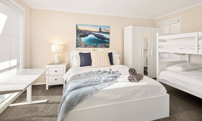 Sydenham Casa | Cozy 4BR Home by Melb Airport, CBD & Watergardens
