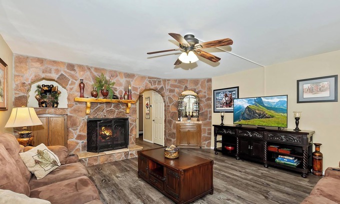 Summit Estates Cabina | Summit Adventure Condo by Destination Big Bear: Steps from Snow Summit Resort! Multiple Balconies!
