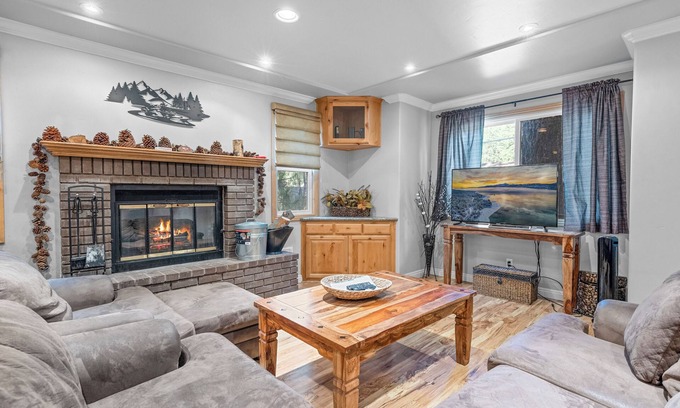 Summit Estates Cabina | Summit Condo - Luxury Condo, Walk to Slopes, Fireplace