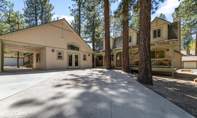 Summit Estates Casa | Summit Mountain Lodge - Amazing location just down the street from Snow Summit!