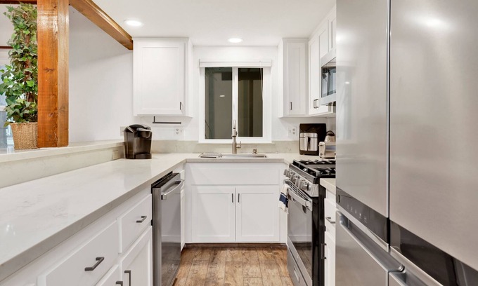 Summit Estates Casa | Summit Ski Condo Big Bear~ Walk to Lifts!