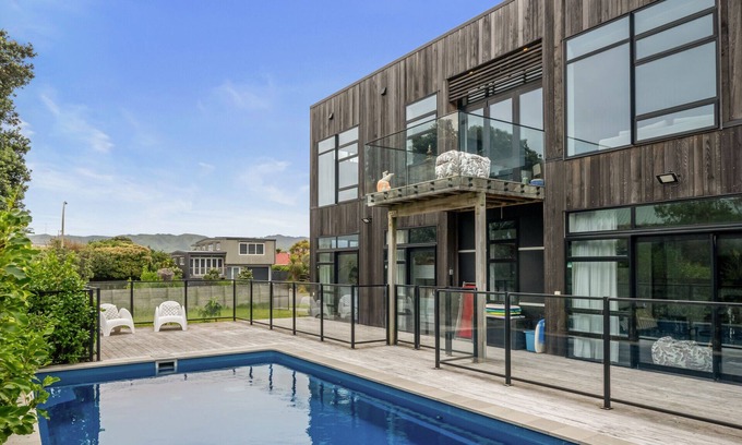 Waikanae Casa | Sun and Serenity - Waikanae Beach Holiday Home