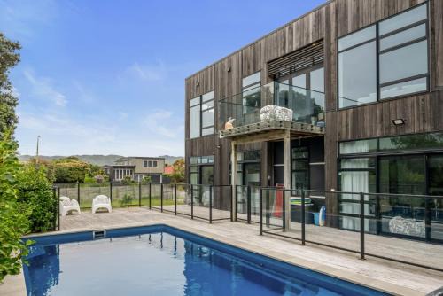 Waikanae Casa | Sun and Serenity - Waikanae Beach Holiday Home