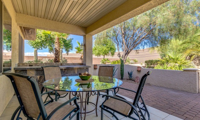 Surprise Casa | Sun City Grand, 45+ Comm. 3bd/2ba Affordable Escape!