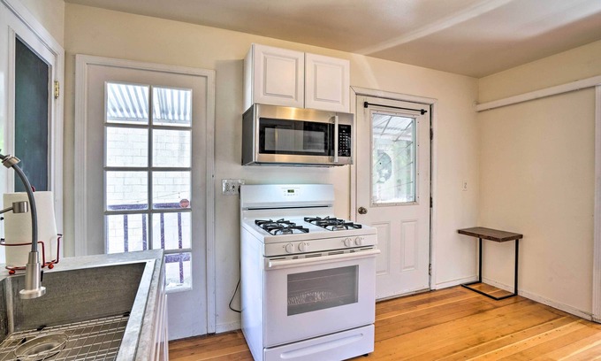 Boulder Creek Cabaña | \sun-dappled Retreat: Walk to Restaurants!