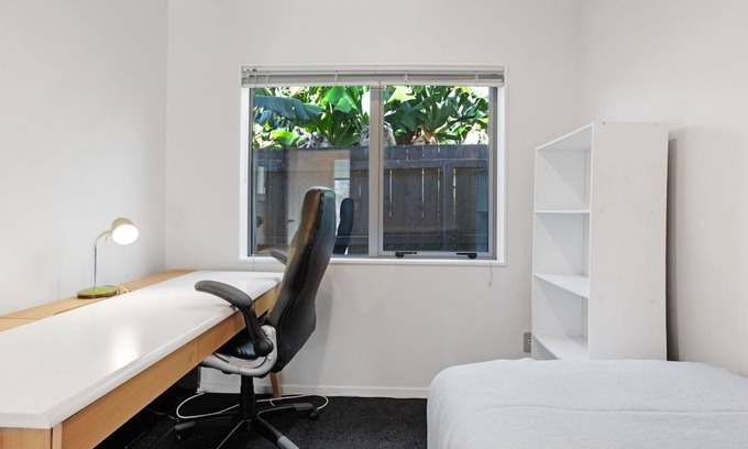 Auckland Casa | Sun Drenched Comfort close to City Center - 4BR 2BA