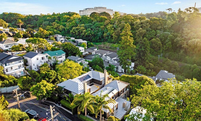 Parnell Casa | Sun Drenched Natural Oasis right in Central Auckland