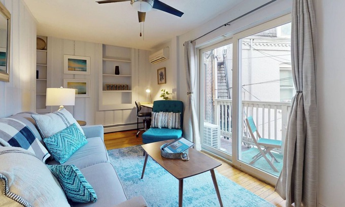 Brookline Apartamento | Sun-filled 1 bed, 1 bath in Brookline Village