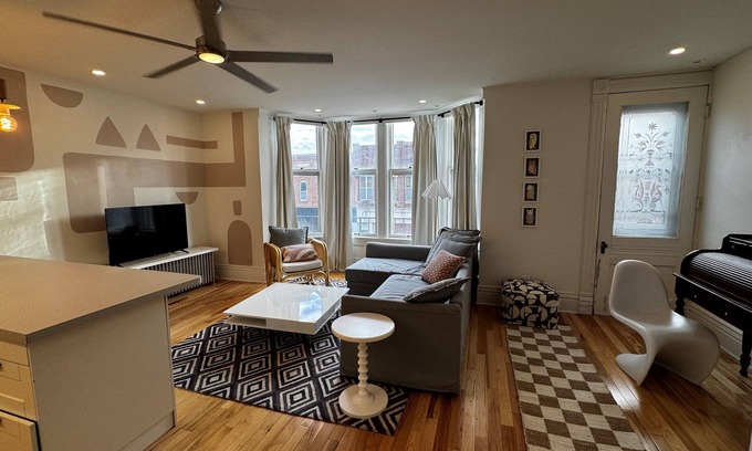 Decorah Apartamento | Sun-Filled 1 Bedroom Overlooking Water Street - No Cleaning Fee