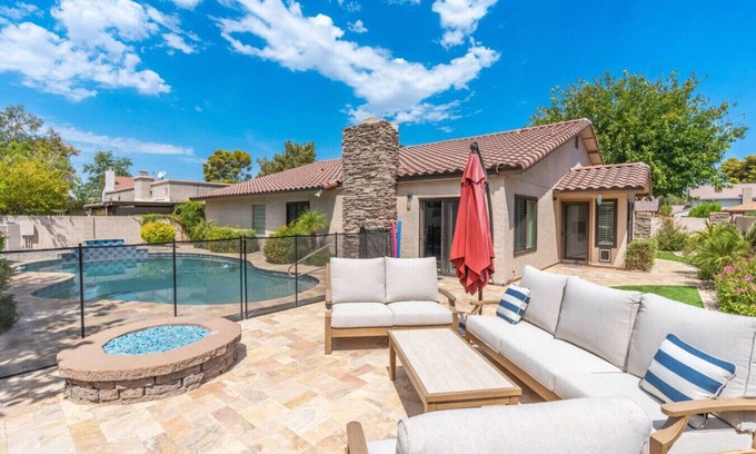 The Lakes Casa | Sun, Fun & a Tempe Tan Home