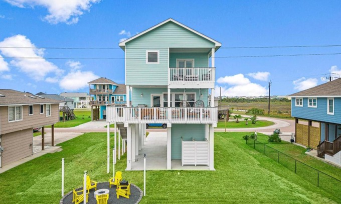 Pointe San Luis Casa | Sun-Kissed Swankienda