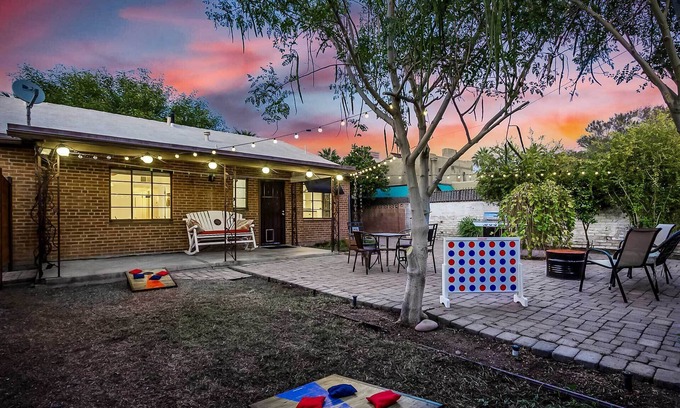 F. Q. Story Casa | Sun-Lit Phoenix Gem: Backyard Entertainment Patio!