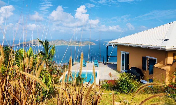 Johnson Bay Villa | Sol, luna y estrellas: impresionantes vistas, bañera de hidromasaje y piscina climatizada con energía solar