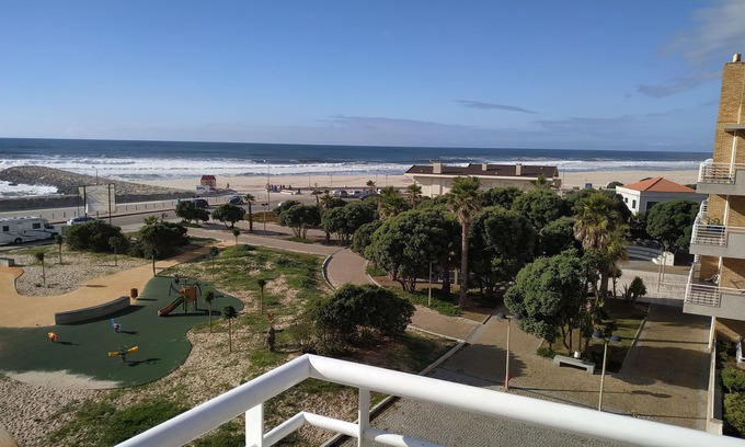 Mozelos Apartamento | Sol, piscina y playa, espacio abierto T0 estudio, frente a la playa, piscina privada.
