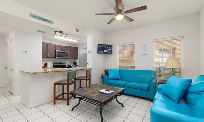 South Padre Island Condominio | Sun Ray #1B - Pet Friendly, 3min Walk to Beach