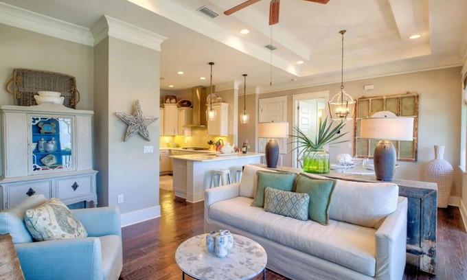Panama City Beach Casa | Sun & Sand For 6 by AvantStay | Prominence | Pet-Friendly + Pool
