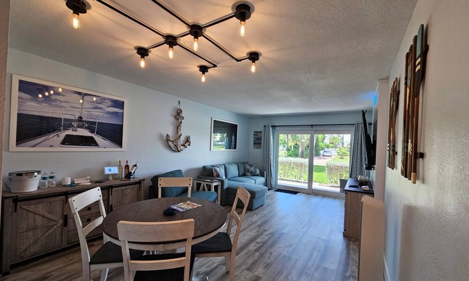 St. Petersburg Condominio | Sun, Sand & Sunsets – all just minutes from your door. The Shore @ 4500