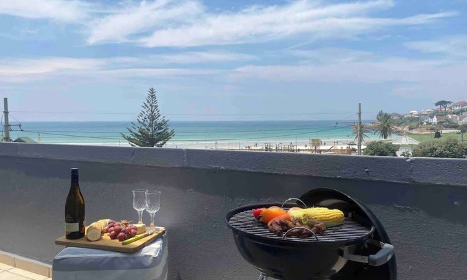 Fish Hoek Apartamento | Sun, Sea & Sand | Beachfront Stay w/ Garage
