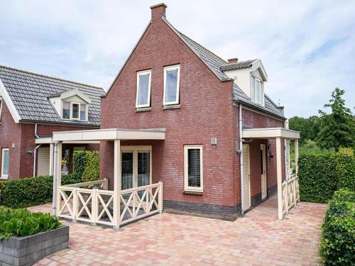 Municipality of Nissewaard Casa | Sun-Soaked Bungalow in Simonshaven