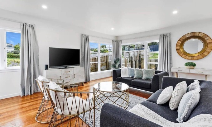Torbay Casa | Sun-Soaked Holiday Home Close to Beach