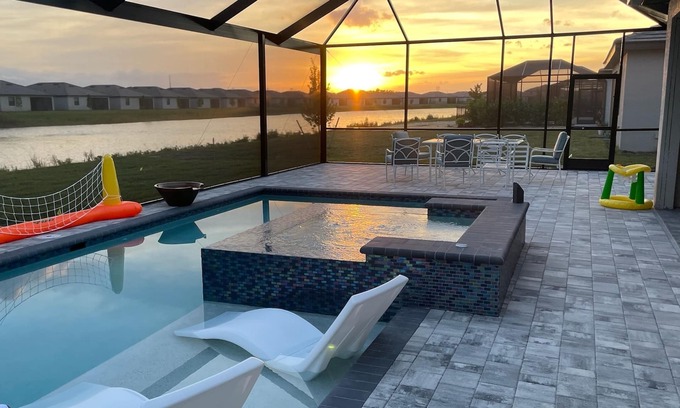 Gateway Casa | Sun soaked Zen Oasis with Salt Water Pool, Spa and Sunsets!