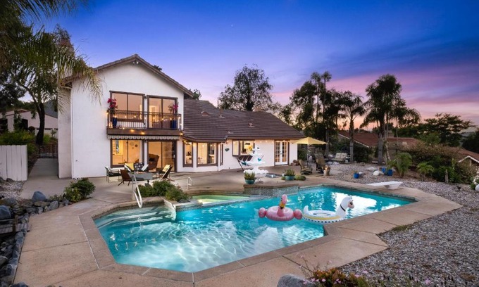 Kit Carson Casa | Sun&Star Studded Central Luxury with Hottub, Pool, Views