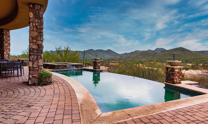 Cave Creek Casa | Elegante casa desértica con piscina infinita, spa y vistas ❤ Miramonte por AvantStay