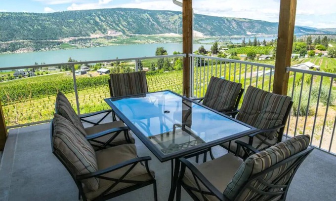 Central Okanagan Otro | Sunblush Acres - Entire 5 Bedroom Lake View Home