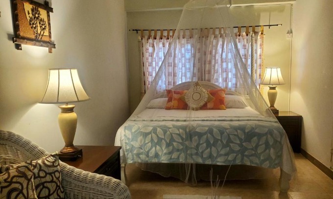 River Oaks Apartamento | Sunbreeze Ocho Rios - A spacious, homely apartment