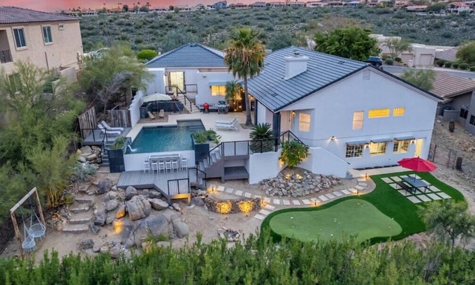 Fountain Hills Casa | Sunburst Estate|Htd. Pool|Putt Grn|Sleeps 14