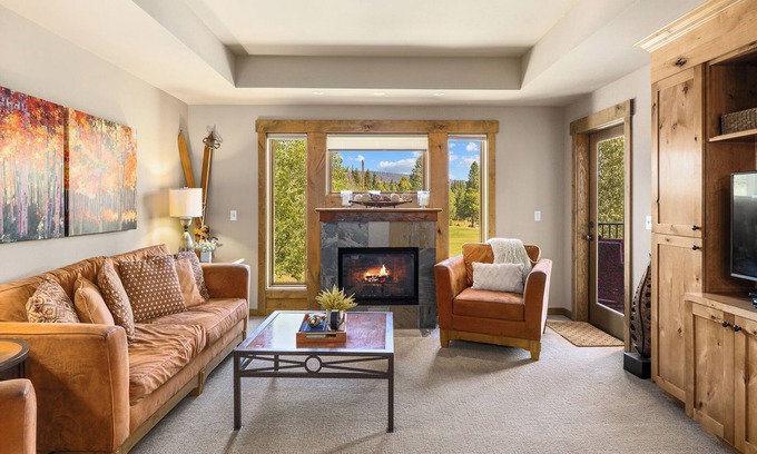 Cle Elum Condominio | Suncadia golf view condo with seasonal pool and hot tub!