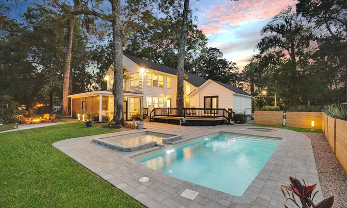 Talahi Island Casa | Suncrest Solace. Lake. Pool. Spa. Luxury. Yours.