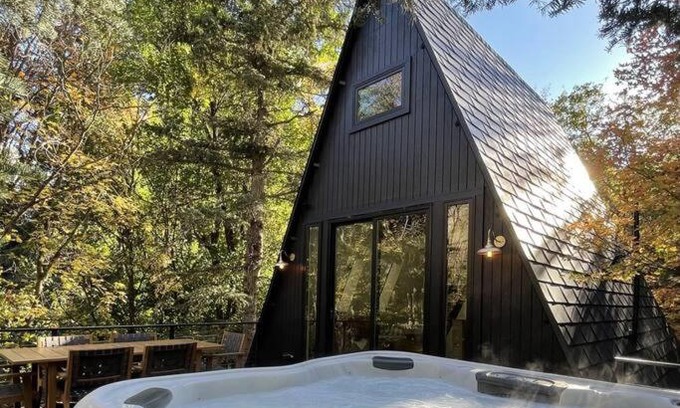 Sundance Casa | Sundance A-Frame 5 Min Walk to Resort & XL Hot Tub