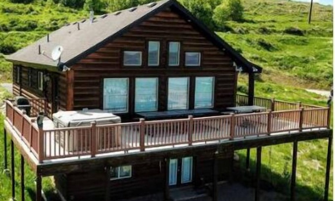 Garden City Cabina | Pet Friendly! Enjoy the views of Bear Lake from your private hot tub! 15% off Summer Rates