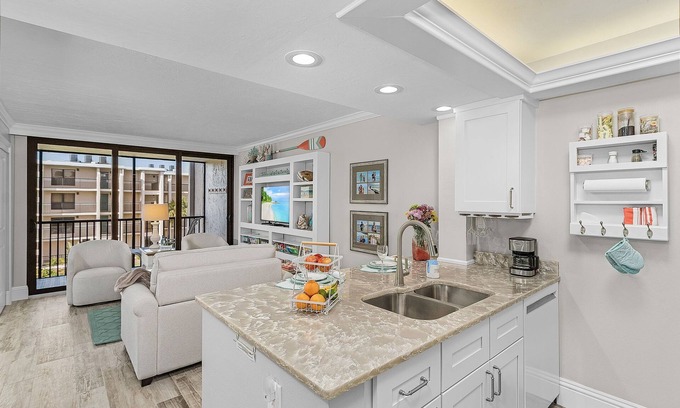 Sanibel Condominio | Charming beachfront getaway! Pool and elevator both up and running!
