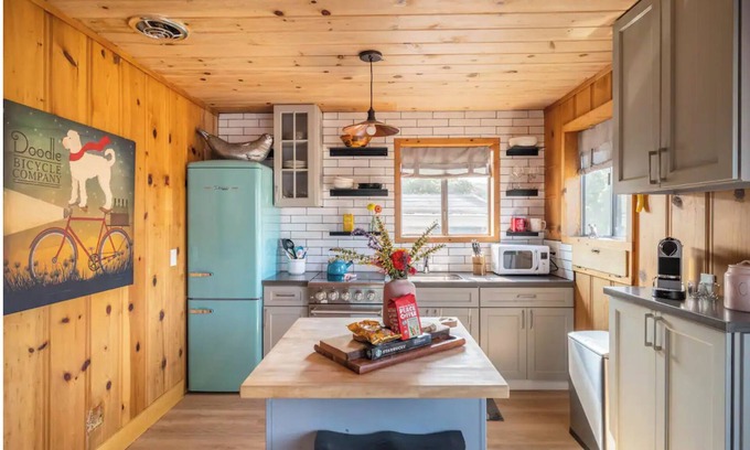 Dillon Beach Cabaña | Sundog Cottage - Clean & Cozy - EV - Walk to Food & Beach - Fenced Yard for Dog