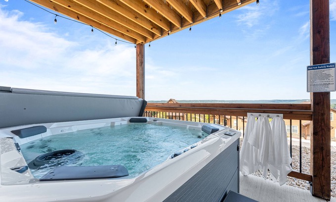 Kimberling City Cabina | Sundowner Lodge with Lake View close to SDC and Branson