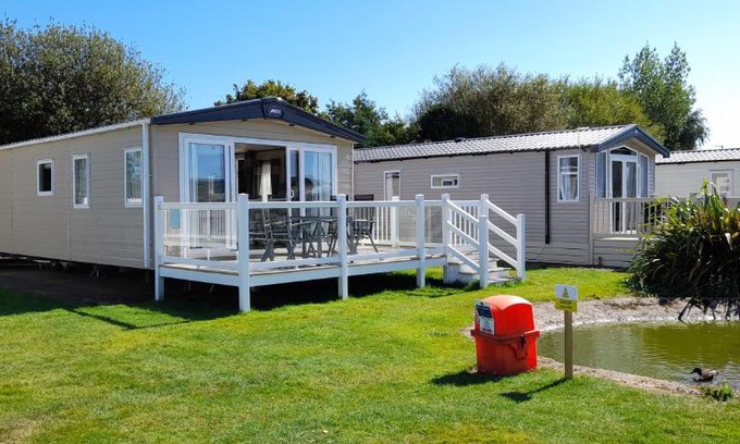 Skegness Casa | Sunflower 3 Bedroom Mini Lodge at Southview Holiday Park Skegness