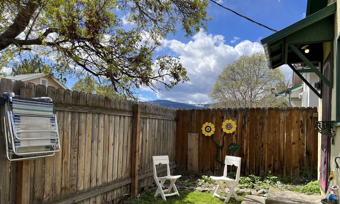 Hot Springs Cabaña | Sunflower Cottage