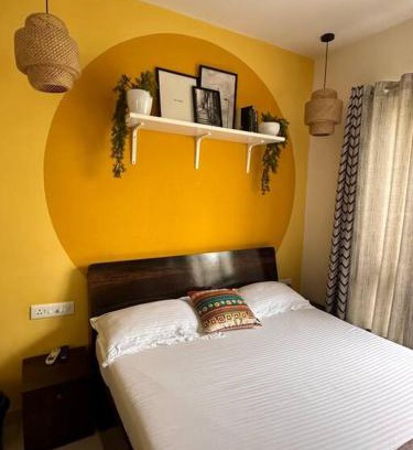 Koregaon Park Apartamento | Sunflower Pvt Studio Room in Koregaon Park with AC WiFi Smart TV