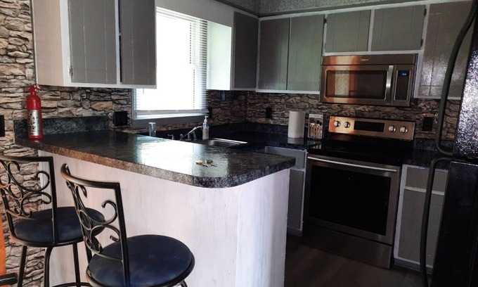 New Bern Casa | Sunflower Smile