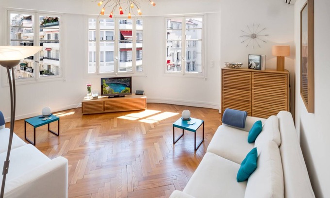 Gambetta Apartamento | La luz del sol Propiedades ADEILA: Alquiler 2 dormitorios, cerca de la playa con 2 balcones y AC